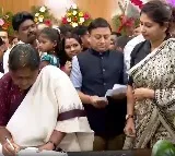 IAS Smitha Sabarwal Sudden Surprice Entry At Minister Seethakka Chamber