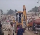 Clash Between Police And locals While Demolishing Illegal Constructions Quthbullapur