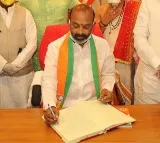 Bandi Sanjay asks government to seize KCR passport