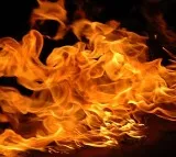 One killled, another injured as fire breaks out in Delhi shanties