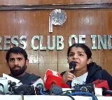 India Star Wrestler Sakshi Malik quits wrestling