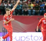 South African Legend ABD Sensational Comments On Sam Curran
