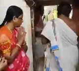 Konda Surekha visits Sammakka Sarakka