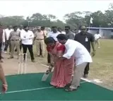 CM Jagan trains Roja how to hold cricket bat
