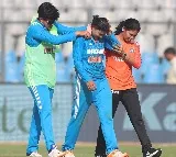 IND-W v AUS-W: Sneh Rana suffers collision; Harleen comes in as concussion substitute