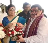 Ponnam Prabhakar congratulates newly appointed AICC in charge of Telangana Deepa