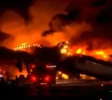 Two planes collided in Tokyo airport in earthquake hit Japan