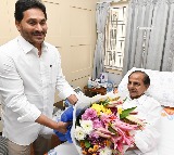 KTR welcomes Jagan at KCR residence