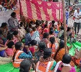 Minister Botsa Satyanarayana held discussions with Municipal workers