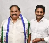 TDP ex MLA Nallagatla Swamidas joins YCP