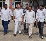 Nakka Anand Babu visits Janupalli Srinu mother and brother at Vijayawada govt hospital