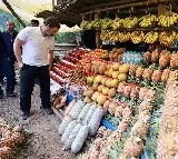 Rahul Gandhi tastes Meghalaya pineapple