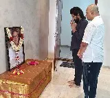 Allu Arjun visits producer SKN home