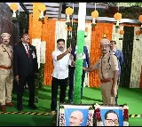ఫొటోలు:-గణతంత్ర దినోత్సవం సందర్భంగా తన నివాసంలో జాతీయ జెండాను ఆవిష్కరించిన ముఖ్యమంత్రి రేవంత్ రెడ్డి 