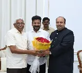 ఫొటో: - ముఖ్యమంత్రి రేవంత్ రెడ్డి గారిని సచివాలయంలో మర్యాదపూర్వకంగా కలిసిన గవర్నర్ కోటాలో కొత్తగా నియమితులైన ఎమ్మెల్సీలు ప్రొఫెసర్ ఎం. కోదండరాం, అమీర్ అలీఖాన్
