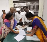 పొల్యూషన్ కంట్రోల్ బోర్డు కార్యాలయంలో మంత్రి కొండా సురేఖ ఆకస్మిక తనిఖీ