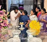 Chiranjeevi wishes his mother on her birthday