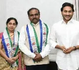 Ravela Kishore Babu joins YSRCP