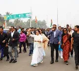 Put me behind bars and I will come out of the prison by making a hole, Mamata tells Centre