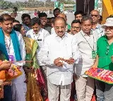 హైదరాబాద్  హైటెక్స్ లో  కిసాన్ అగ్రి షో ను ప్రారంభించిన మంత్రి తుమ్మల 