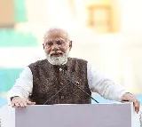 Modi pot shots on opposition parties