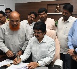 సమాచార పౌరసంబంధాల శాఖ నూతన ప్రత్యేక కమిషనర్‌గా బాధ్యతలు స్వీకరించిన  శ్రీ ఎం.హనుమంతరావు