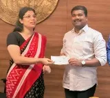 Choppadandi MLA donates rs 1 lakh from his first salary for evening snacks to SSC students