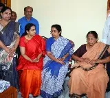 Nara Bhuvaneswari condolences to Devineni Uma