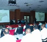  ఫొటోలు:- నీటి పారుదల శాఖ మంత్రి ఉత్తమ్ కుమార్ రెడ్డి ఆధ్వర్యంలో ప్రజా భవన్ లో సాగునీటి ప్రాజెక్టులపై ప్రెసెంటేషన్ నిర్వహించారు