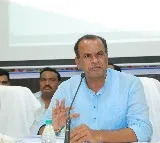 Komatireddy fires on BRS leaders