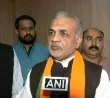 Lal Bahadur Shastris grandson quits Congress