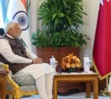 PM Modi discusses range of issues with Emir of Qatar in Doha