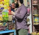KGF sensation Yash Buys a candy for daughter in the road side shop