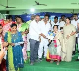 గ్రామ వార్డ్ వాలంటీర్ల సేవలకు పురస్కాల ప్రధానోత్సవం