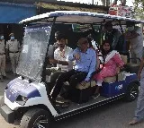 మేడారం మహా జాతరలో బ్యాటరీ కారు సేవలు