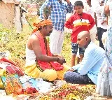 మేడారం జాతర లో ప్రత్యేక ఆకర్షణగా కోయ దొరలు