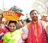 Telangana Governor, CM worship tribal deities at Medaram