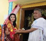 దేవాలయానికి రూ. 1.7 లక్షలు విరాళంగా ఇచ్చిన ‘డియర్ ఉమ’ హీరోయిన్ సుమయా రెడ్డి 
