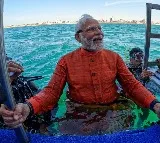 Modi visits Dwaraka city immersed in waters