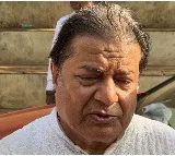 Anup Jalota breaks down at Pankaj Udha’s funeral