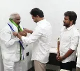 Former Minister Gollapalli Surya Rao Joins YSRCP