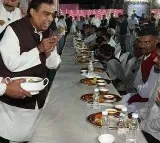 Richest man in India Mukesh Ambani ate the food brought by the villagers