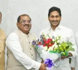 Ex IAS officer Imtiaz joins YSRCP