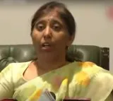 Dont vote to Jagan party YSRCP says YS Sunitha