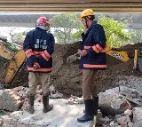 Confusion over who fell in Delhi borewell, NDRF digs parallel