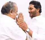 Kapu leader Mudragada Padmanabham joins YSRCP
