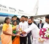 ఫొటోలు: - హైదరాబాద్ చేరుకున్న భారత రాష్ట్రపతి ద్రౌపది ముర్ము గారికి శంషాబాద్ విమానాశ్రయంలో సాదర స్వాగతం పలికిన ముఖ్యమంత్రి శ్రీ రేవంత్ రెడ్డి