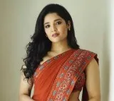 I am thankful to Rajinikanth says Ritika Singh