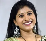 Singer Mangli escape accident with minor injuries