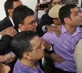 After HC jolt to Kejriwal, ED team reaches Delhi CM's residence for questioning